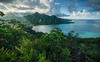 Komar Vlies Fototapete JURASSIC ISLAND | Tapete, XXL, Dekoration, Natur, Landschaft,