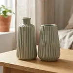 Boltze Schlichte Porzellanvase in hellgr&uuml;n &ndash; Zeitloses Design f&uuml;r jedes Ambiente,