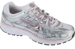 Nike P-6000 Damen Sneaker mit normaler Passform und tralem Profil f&uuml;r den Lauf-Look