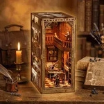 Grimm's kleines Haus Book Nook