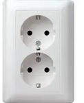 GIRA 078004 SCHUKO-Doppelsteckdose Vollplatte Standard 55 Reinwei&szlig; seidenm. - Wei&szlig;