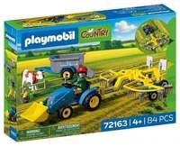 Kleiner Traktor mit Heuschwader
