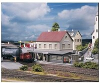 PIKO Modelleisenbahn-Set H0 Bahnhof Burgstein 61820