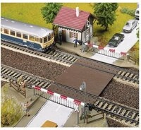 Faller Modelleisenbahn-Verkehrszeichen H0 Bahn&uuml;bergang mit W&auml;rterhaus 120174