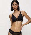 Triumph B&uuml;gelloser BH Amourette Charm Stretch-Spitze, tiefer V-Ausschnitt,...