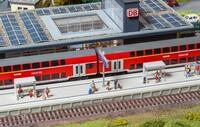 Faller H0 (1:87) 120202 - Moderner Bahnsteig mit Zubeh&ouml;r Modellbahn