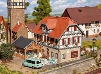 Faller H0 (1:87) 130438 - Gasthaus Sonne mit Laube Modellbahn