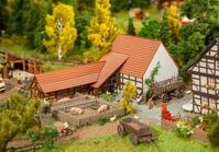 Faller N 232371 - Landwirtschaftliches Geb&auml;ude mit Zubeh&ouml;r Modellbahn