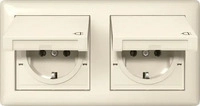 Gira 415801, Gira 415801 SCHUKO-Steckdose mit Klappdeckel + Set IP44 + Rahmen...