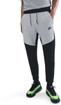 NIKE Tech Fleece Jogginghose Herren 011 - black/dk grey heather/black L