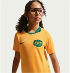 NIKE Australien Stadium Dri-FIT Heimtrikot WM 2026 Kinder 704 - sport gold/mystic