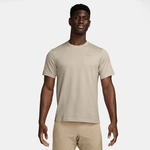 NIKE Dri-FIT Primary kurzarm Fitnessshirt Herren 104 - lt orewood brn/lt orewood brn