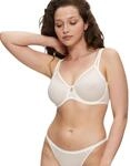 Triumph "Signature Sheer" verkleinert die Brust optisch um eine Cup-Gr&ouml;&szlig;e,...