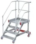 Euroline 513 Wartungsb&uuml;hne 45&deg; 600mm Stufenbreite 4 Stufen Alu Gerieft