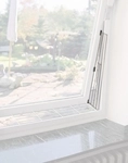 Trixie Schutzgitter F&uuml;r Fenster Seitenteil Wei&szlig; 62 &times; 16/8 Cm