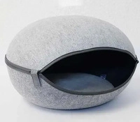 Canadian Cat Company Katzennest - ca. L 52 x B 45 x H 33 cm (Katzenfutter) Grau