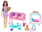 Barbie Skipper-Puppe und Kinderzimmer mit Zubeh&ouml;r, enth&auml;lt...