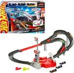 Hot Wheels Spielzeugauto-Trackset, 3 Formel 1 Die-Cast-Fahrzeuge im Ma&szlig;stab 1:64: