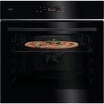AEG WiFi Pizzaofen backt bei 340&deg;C Pizza in nur 150 Sek. in...