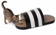 Katzenspielzeug - Kratzkarton Slippi in Pantoffelform Schwarz - Gr&ouml;&szlig;e L -