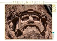 Puzzle &middot; Knurrenden Sandstein Kopfmaske mit Schlangen | Details eines Denkmals...