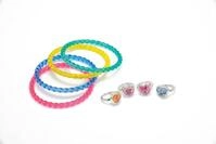 Trolls 65180 - Set mit 4 Armreifen und 4 Ringen 7 x 7 x 2.5 cm