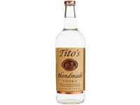 Titos Handmade Vodka aus 100% Mais, klar und sanft im Abgang dank 6-facher
