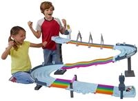 Hot Wheels Mario Kart Autorennbahn in Regenbogen Farben, inkl. 2 Spielzeugautos