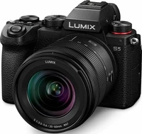 Panasonic 88469, Panasonic Lumix DC-S5 + Lumix S 20-60mm f/3.5-5.6 + Lumix S 35mm