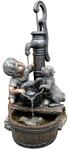 REGINA - Polyresin, Rustikale Dekoration "Junge und Hund am Brunnen"