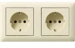 Gira 479301 Schutzkontakt-Steckdose 2-fach vorverdrahtet mit Rahmen , Standard...