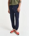 Gant Sweathose "REG SHIELD SWEATPANTS" mit Logostickerei unterhalb des Bunds