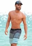 Bench. Badeshorts "Mac" im trendigen Blockstreifen-Look