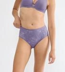 Triumph Slip "Amourette Charm T Maxi02" Stretch-Spitze