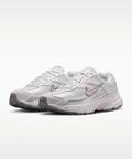 Nike Sportswear Sneaker "Nike Initiator" inspiriert vom Design des Nike P-6000