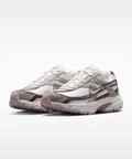 Sneaker NIKE SPORTSWEAR "Initiator", Damen, Gr. 43, summit wei&szlig;, platinum violet,