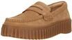 Clarks Slipper "Torhill Penny Light Tan Suede" mit charakteristischer, gerippter