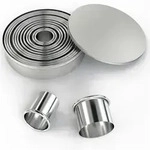 Intirilife 12-teiligs Ausstechformen Set in Silber mit Aufbewahrungsbox - 3 cm bis 12