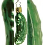 Inges Glas Christbaumschmuck Weihnachtsgurke Glas 7,0 cm gr&uuml;n
