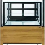 Saro Kuchenvitrine mit Holzdekor, 300 Liter, Modell MAXIME
