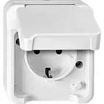 Merten AQUASTAR Steckdose, 1f, polarwei&szlig;, matt, Aufputz, mit erh&ouml;htem