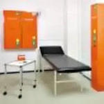Wandklapp-Untersuchungsliege - senkrecht klappbar - Kopfteil verstellbar - 500...