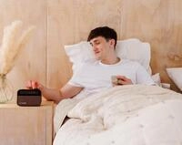 Pure Moment Radiowecker Ambiente Licht Kaffeeschwarz (252448)