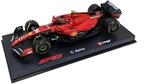 Bburago 18-36835S - Modellauto - F1 Ferrari SF-23 #55 Sainz (mit Helm, Ma&szlig;stab 1:43)