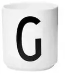 DESIGN LETTERS Buchstabenbecher &brvbar; wei&szlig; &brvbar; Porzellan &brvbar; Ma&szlig;e (cm): H: 8,5 &Oslash;: