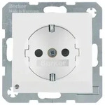 Berker SCHUKO-Steckdose mit LED-Orientierungslicht mit erh&ouml;htem Ber&uuml;hrungsschutz
