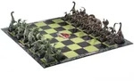 The Noble Collection - Jurassic Park Schachset &ndash; 32 Dino‐Figuren, detailreiches