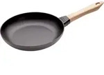 Staub Pfanne 24 cm mit Holzgriff