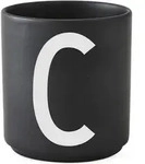 Aj Becher Buchstabe C schwarz aus Porzellan