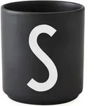 Aj Becher Buchstabe S schwarz aus Porzellan